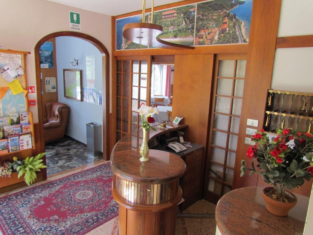 Hotel San Faustino Torri Del Benaco Buitenkant foto