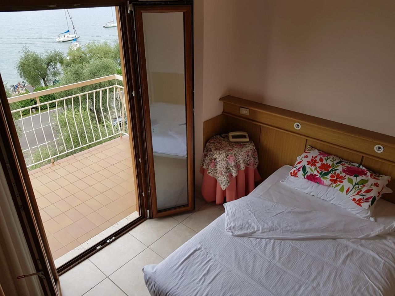 Hotel San Faustino Torri Del Benaco Buitenkant foto