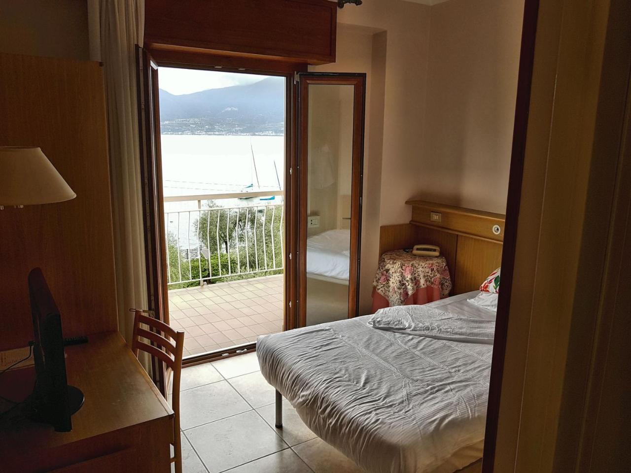Hotel San Faustino Torri Del Benaco Buitenkant foto